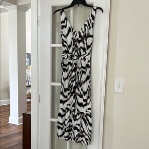 Nine West Black and White Sleeveless V-Neck Midi Dress with Belted Waist